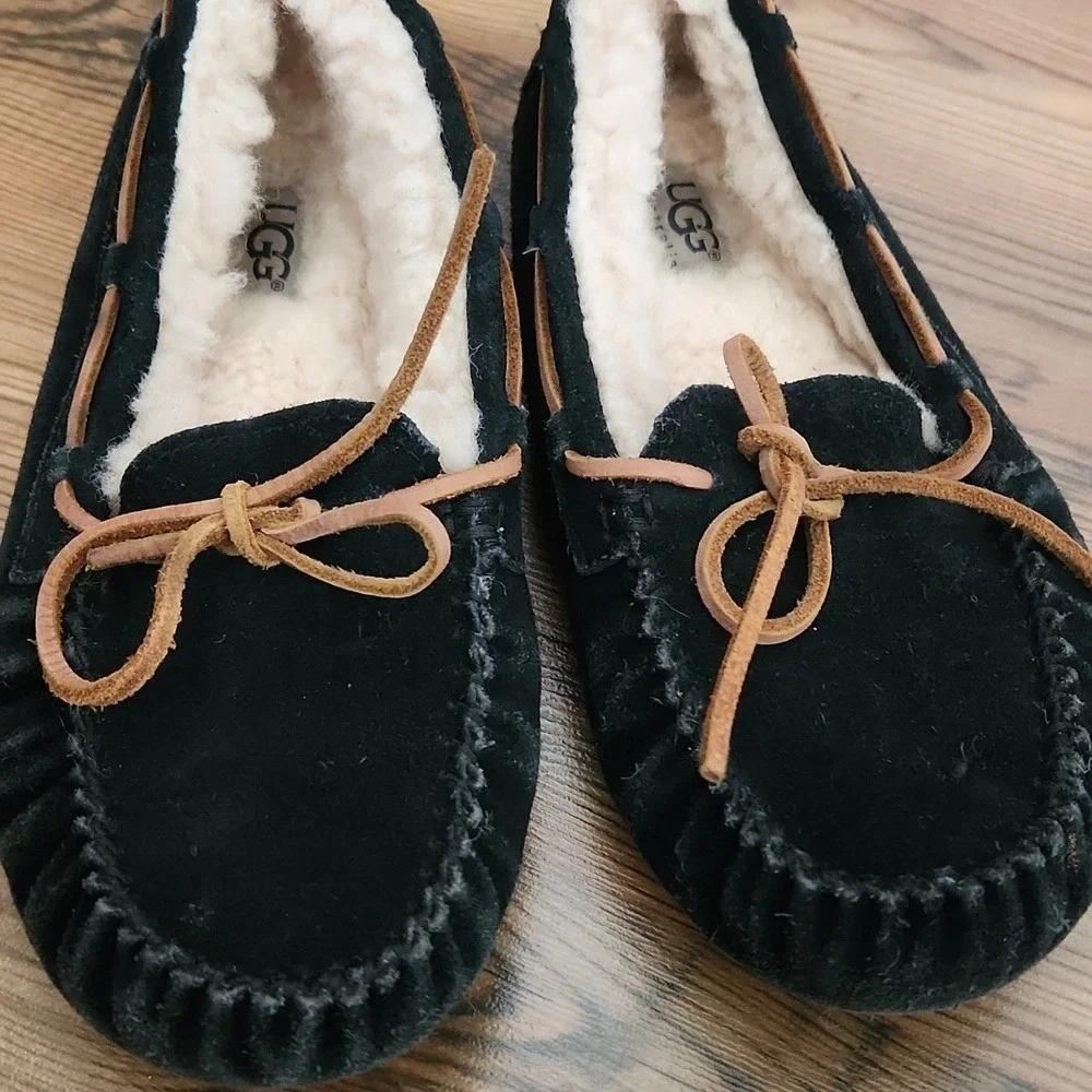 UGG Dakota Mocassin Slipper Shearling Suede Warm Cozycore Sport Kid Size 3 Black